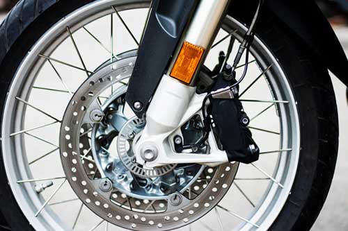 کالیپر ترمز موتورسیکلت چیست و چه کاربردی دارد؟